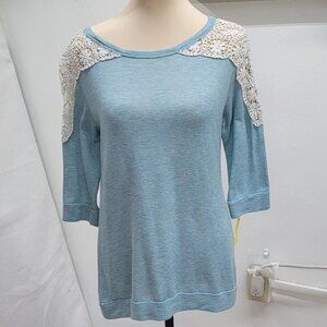 Andree by Unit Women’s Small Blue Lace Sleeve Tunic Top